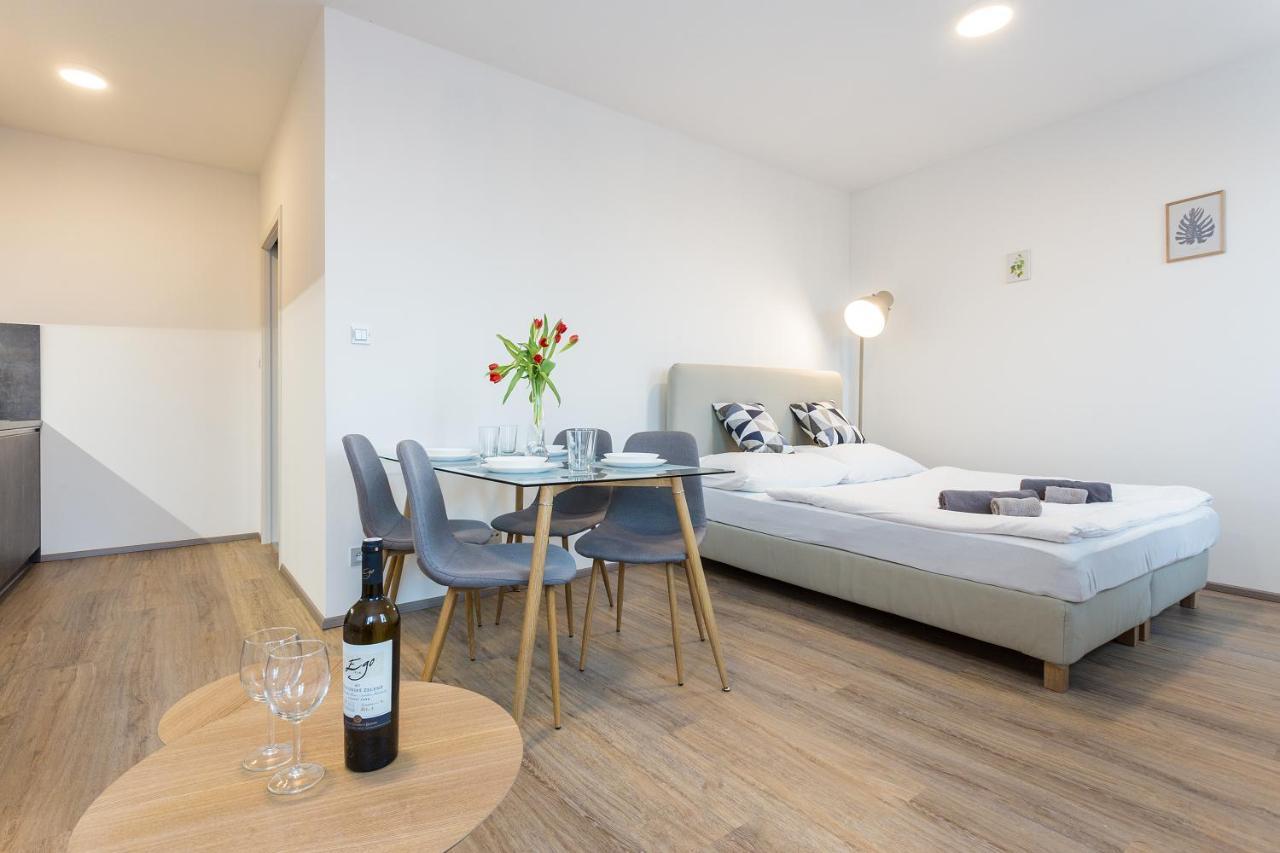 Harfa Apartments Praag Buitenkant foto